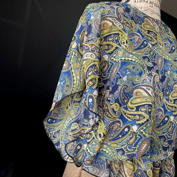 F&M Collection Green Batik patterned blouse Size Small. - Picture 3 of 8